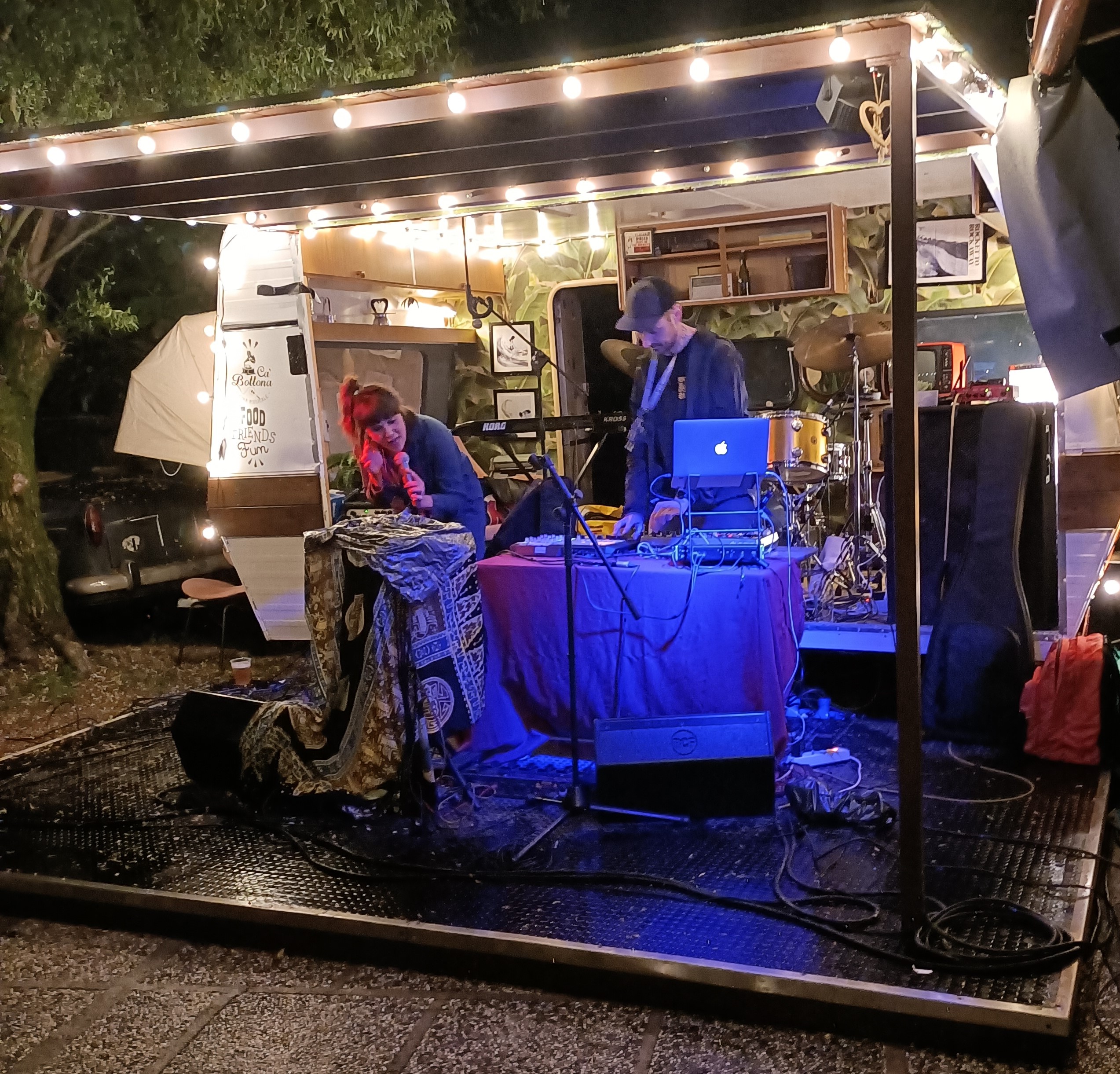 Wide Blue live ca bottona