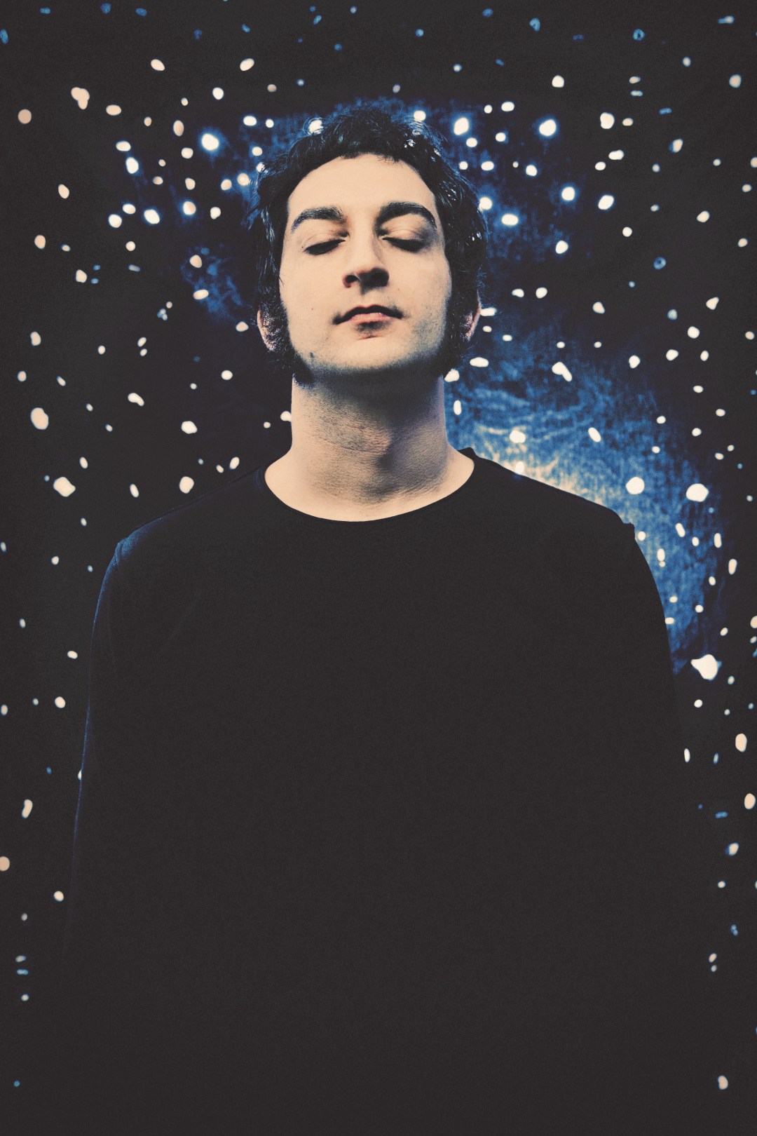 Vasco Brondi: Costellazioni compie 10 anni con due reinterpretazioni esclusive di Cosmo e Whitemary