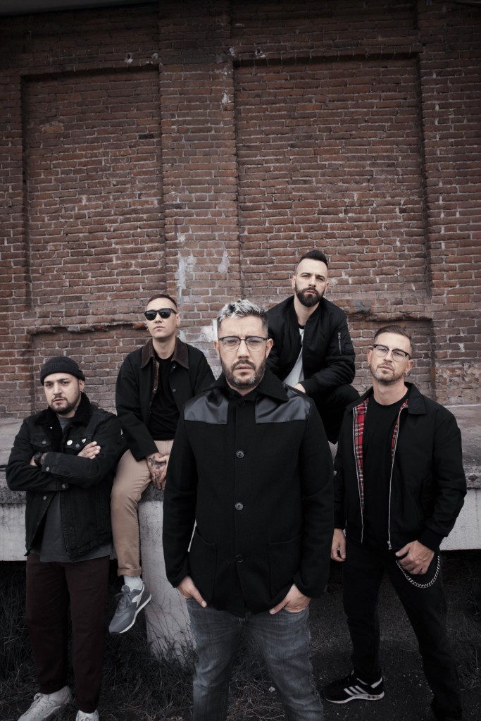 La band Bull Brigade presenta il singolo Sopra i Muri e le date del tour 2026.