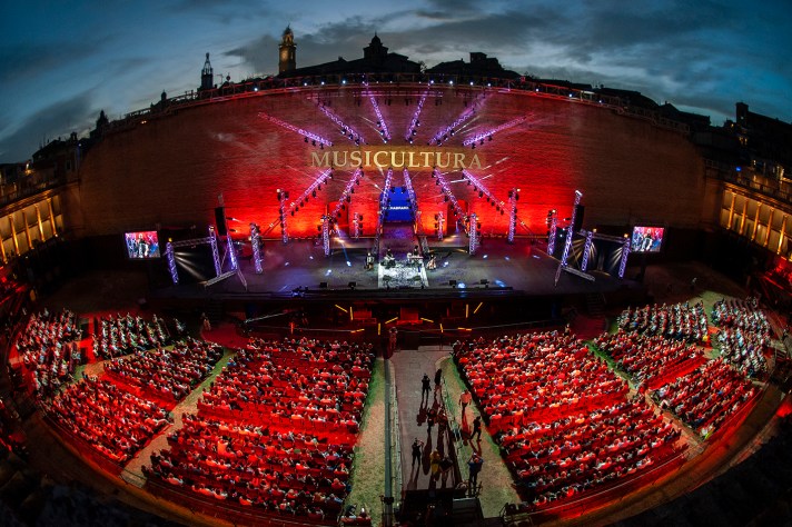 Palco del Teatro Lauro Rossi di Macerata durante le Audizioni Live di Musicultura 2026