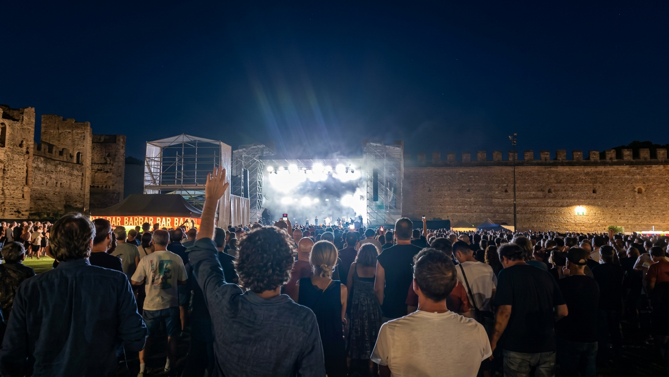 CSI in concerto al Castello Scaligero di Villafranca I C.S.I. sul palco del Castello Scaligero di Villafranca durante il concerto del tour In Viaggio 2026